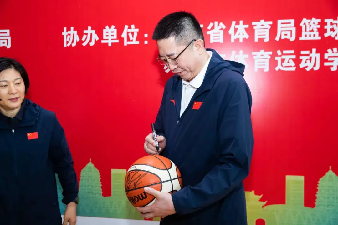 大学生篮球社团如何引入智能情感技术_0